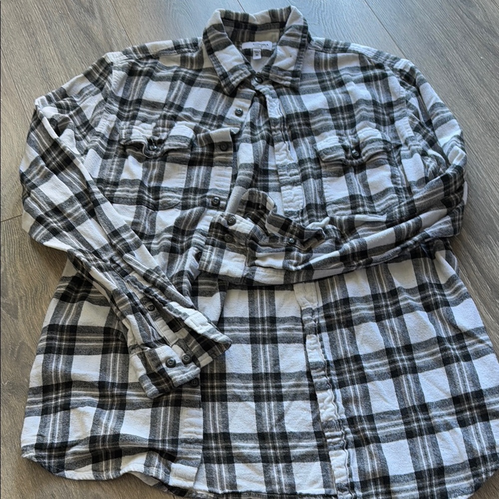 Sonoma Black and White Casual Button Down Shirt